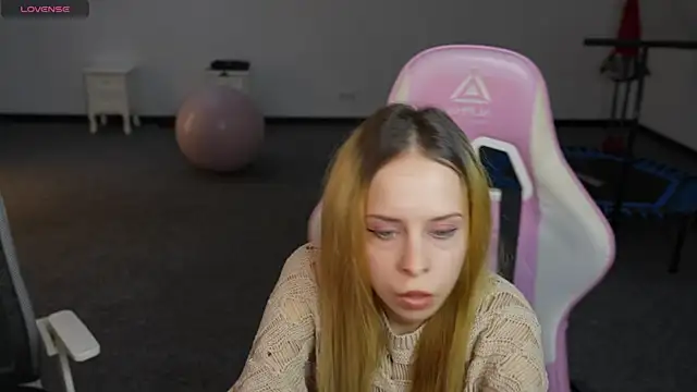 Snapshot of Luchi_Sun chatting on 10-25-25, 10:14 Luchi Sun online show from 10-25-25, 10:14