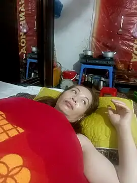 Snapshot of suka-bae chatting on 10-15-25, 03:38 suka-bae online show from 10-15-25, 03:38