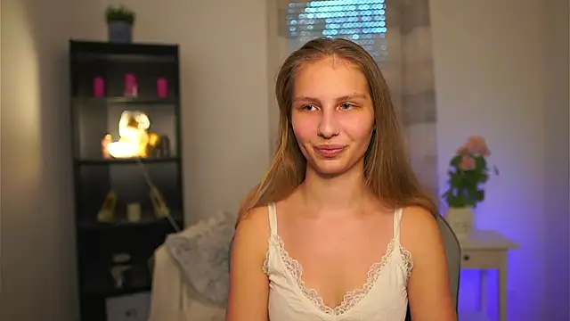 Snapshot of emmie_murray chatting on 04-22-26, 01:40 emmie murray online show from 04-22-26, 01:40