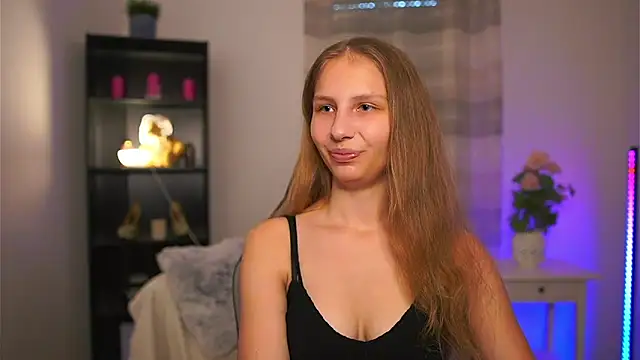 Snapshot of emmie_murray chatting on 05-17-26, 01:33 emmie murray online show from 05-17-26, 01:33