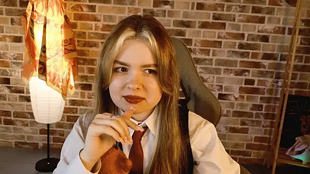 HaleySun online show from 09-28-25, 05:03