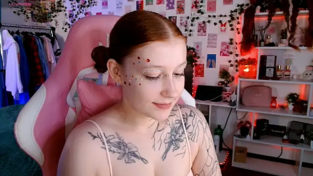 Ayla Hicks online show from 11-20-25, 07:03