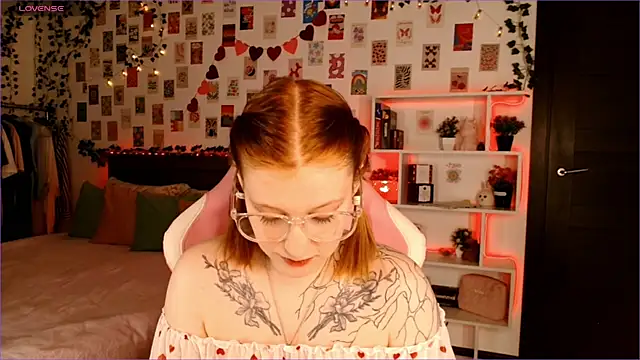 Ayla Hicks online show from 09-29-25, 03:13