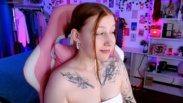 Ayla Hicks online show from 11-11-25, 03:23