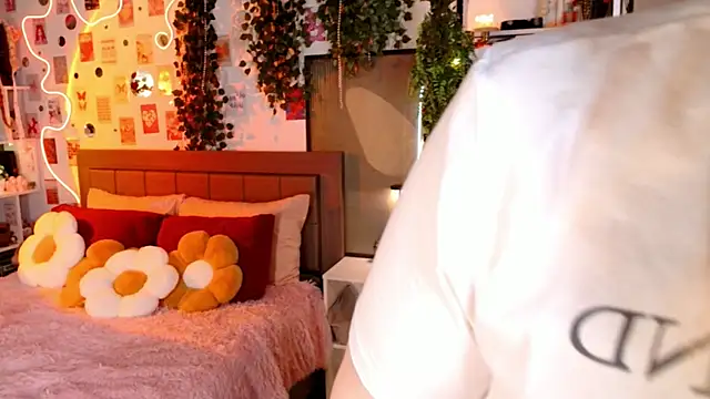 Ayla Hicks online show from 05-06-26, 04:16