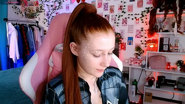 Ayla Hicks online show from 11-21-25, 08:08