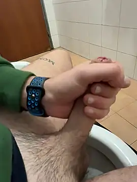 Snapshot of SiculoStrong chatting on 02-16-26, 05:22 SiculoStrong online show from 02-16-26, 05:22