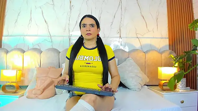 Samantha Fiire online show from 06-17-26, 12:37