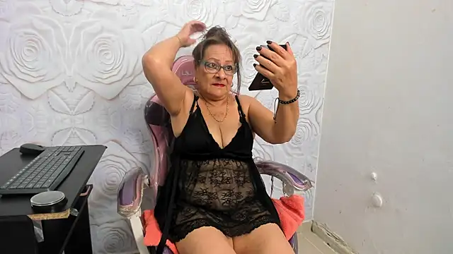 Snapshot of HotNana4U chatting on 09-30-25, 11:16 HotNana4U online show from 09-30-25, 11:16