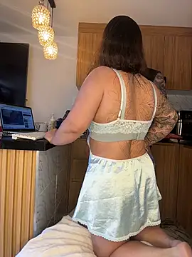 liz and thiago online show from 04-16-26, 03:35