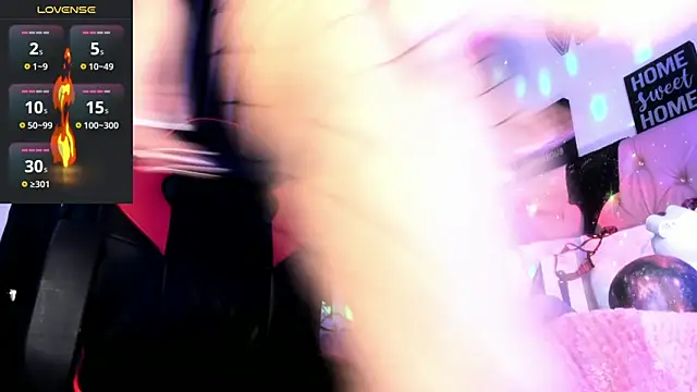 Nicolle Ferran online show from 12-17-25, 06:57