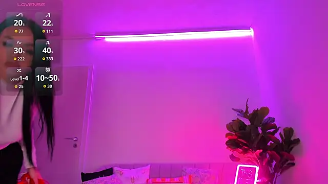 TiaBelle online show from 10-07-25, 05:47