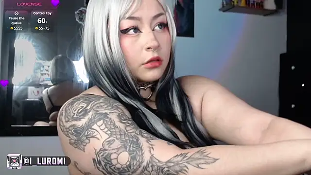 Snapshot of Iluromi chatting on 05-15-26, 02:59 Iluromi online show from 05-15-26, 02:59