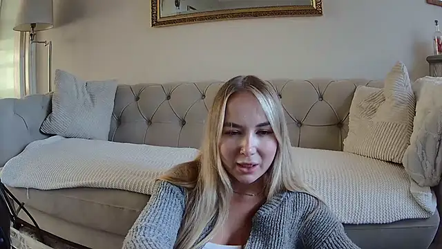 Snapshot of BarbieDolly_x chatting on 10-06-25, 04:41 BarbieDolly x online show from 10-06-25, 04:41