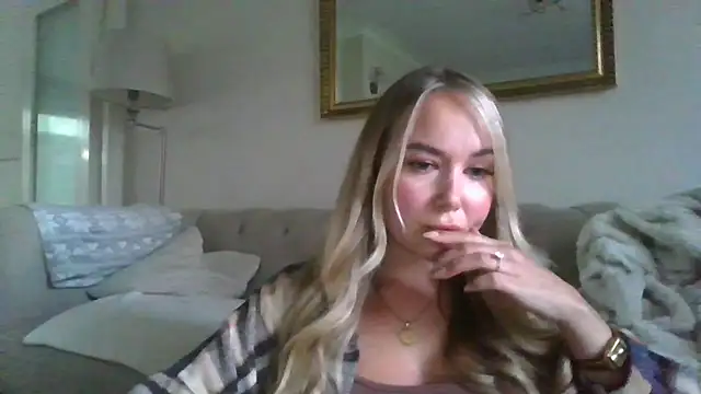 Snapshot of BarbieDolly_x chatting on 09-23-25, 05:42 BarbieDolly x online show from 09-23-25, 05:42