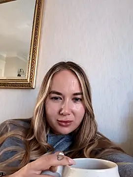 Snapshot of BarbieDolly_x chatting on 10-09-25, 03:56 BarbieDolly x online show from 10-09-25, 03:56