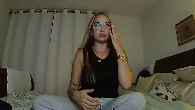 Snapshot of BarbieDolly_x chatting on 09-26-25, 06:59 BarbieDolly x online show from 09-26-25, 06:59