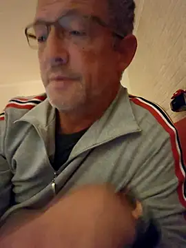Snapshot of TommyTom76 chatting on 10-20-25, 08:20 TommyTom76 online show from 10-20-25, 08:20