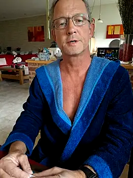 Snapshot of TommyTom76 chatting on 10-03-25, 11:34 TommyTom76 online show from 10-03-25, 11:34