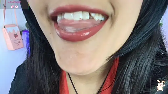 Hinata 21  online show from 11-18-25, 08:45