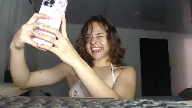 LittleCheerry69 online show from 06-02-26, 03:12