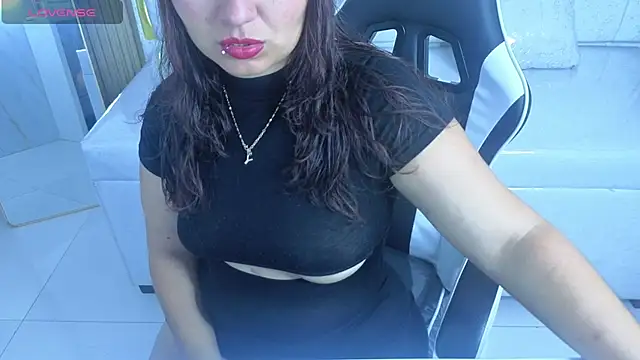 Saraah Tx online show from 10-16-25, 03:04