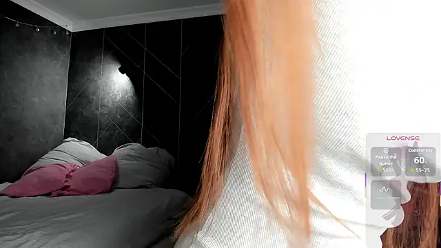 Red FoxGirl online show from 12-18-25, 02:54