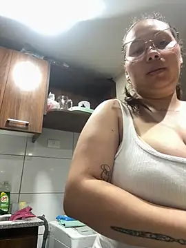 Snapshot of lachinita-32 chatting on 10-11-25, 12:22 lachinita-32 online show from 10-11-25, 12:22