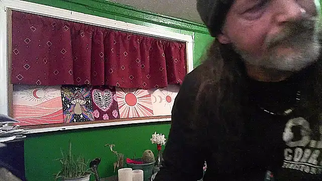 HippieDad333 online show from 04-23-26, 01:23