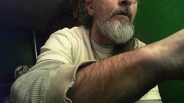 Snapshot of HippieDad333 chatting on 01-05-26, 11:19 HippieDad333 online show from 01-05-26, 11:19