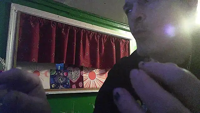 Snapshot of HippieDad333 chatting on 02-09-26, 11:14 HippieDad333 online show from 02-09-26, 11:14