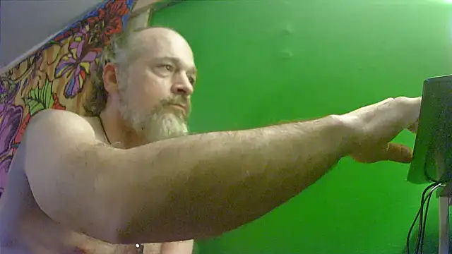 Snapshot of HippieDad333 chatting on 10-30-25, 11:34 HippieDad333 online show from 10-30-25, 11:34