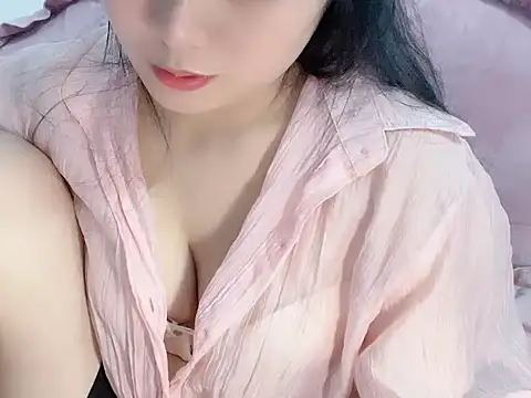 Snapshot of Lie_liee chatting on 04-18-26, 01:35 Lie liee online show from 04-18-26, 01:35