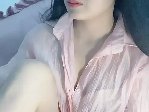 Snapshot of Lie_liee chatting on 04-17-26, 01:25 Lie liee online show from 04-17-26, 01:25