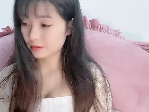 Snapshot of Lie_liee chatting on 02-19-26, 02:19 Lie liee online show from 02-19-26, 02:19