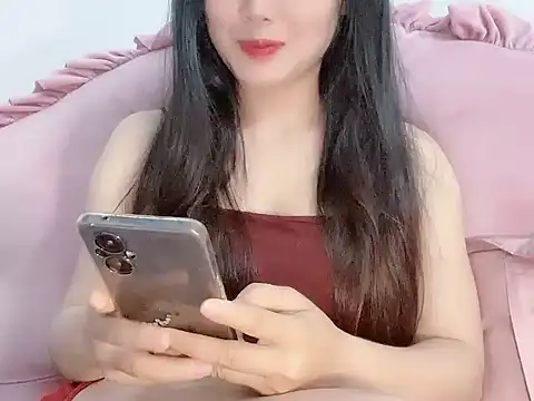 Snapshot of Lie_liee chatting on 05-17-26, 10:32 Lie liee online show from 05-17-26, 10:32