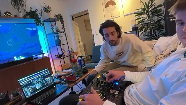 Passion-Frucht online show from 09-28-25, 03:24