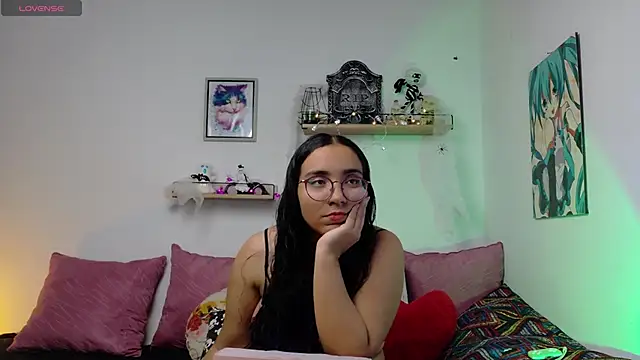 LucyDerby online show from 10-28-25, 09:03