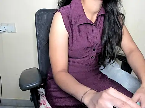 Queen-Bee143 online show from 04-23-26, 11:39