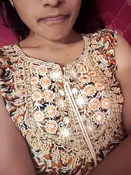 Queen-Bee143 online show from 02-17-26, 04:43