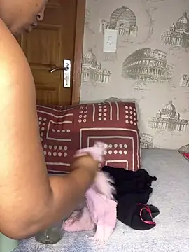 Snapshot of Bellabootie chatting on 04-10-26, 08:21 Bellabootie online show from 04-10-26, 08:21