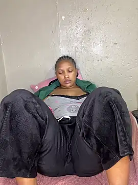 Snapshot of Bellabootie chatting on 02-16-26, 08:07 Bellabootie online show from 02-16-26, 08:07