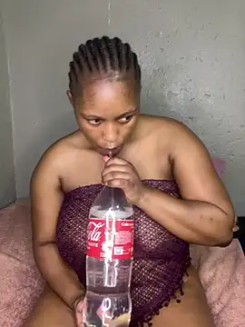 Snapshot of Bellabootie chatting on 02-10-26, 06:40 Bellabootie online show from 02-10-26, 06:40