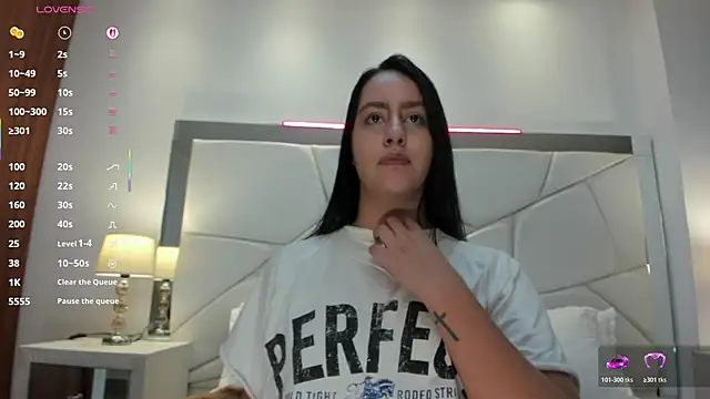 Natasha Kiim  online show from 11-17-25, 12:47