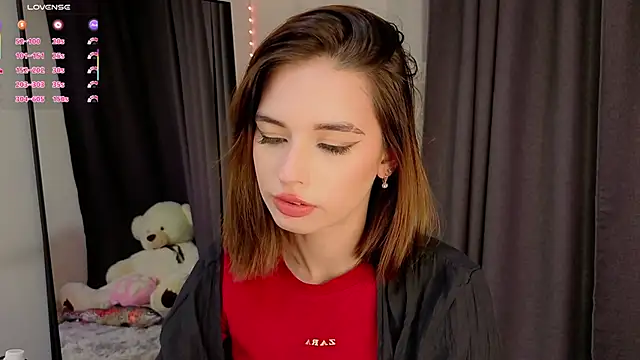 LunaraRada online show from 10-11-25, 04:08