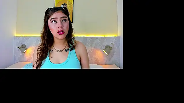 Snapshot of Annie_Evenss chatting on 10-10-25, 03:51 Annie Evenss online show from 10-10-25, 03:51