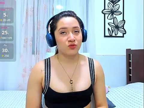 Snapshot of SofyCastillo2 chatting on 10-14-25, 03:34 SofyCastillo2 online show from 10-14-25, 03:34