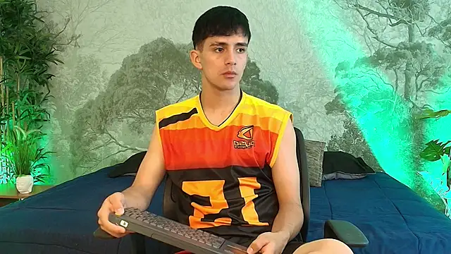 Snapshot of Axel_Draven chatting on 06-19-26, 12:33 Axel Draven online show from 06-19-26, 12:33