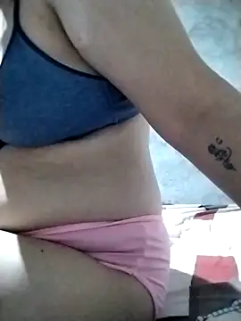 Snapshot of Ella_marie14 chatting on 02-24-26, 12:00 Ella marie14 online show from 02-24-26, 12:00