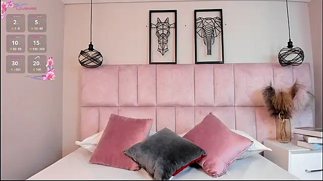 Charlotte hall  online show from 12-15-25, 03:23